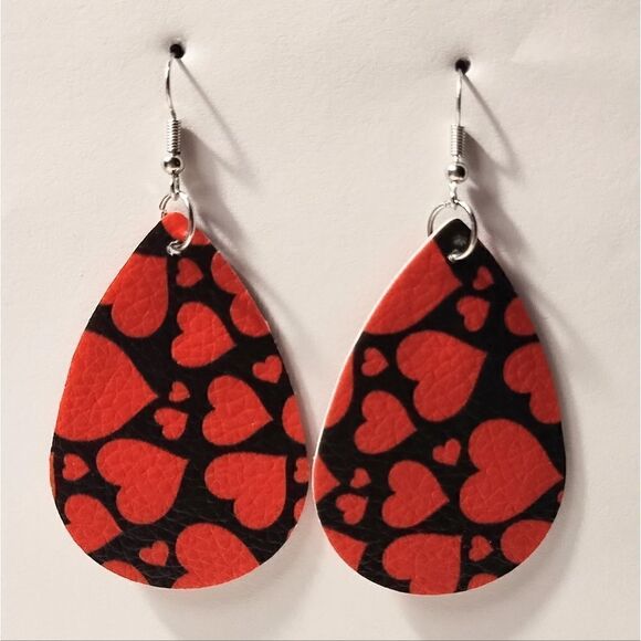 earrings dangle hearts teardrop faux leather new d73 - Picture 1 of 1